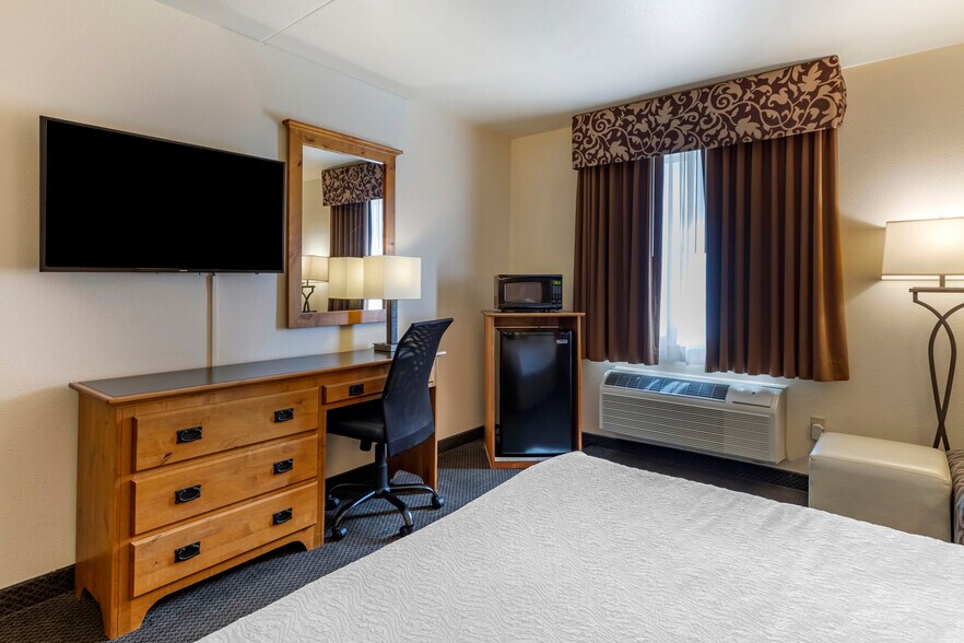 More Photos Of 15151 Brighton Rd, Brighton Hotel For Sale