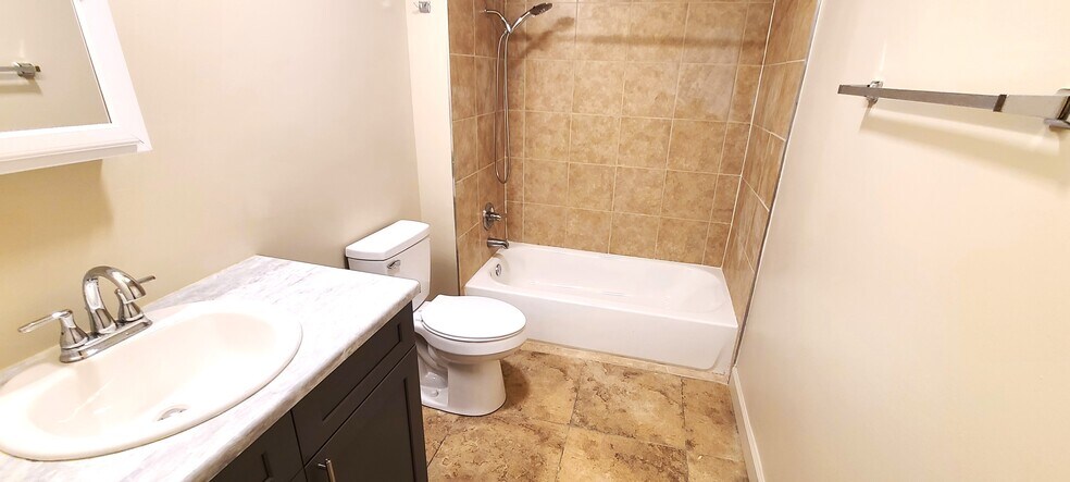 More Photos Of 1114-1128 E 9th St, Russellville Apartments For Sale