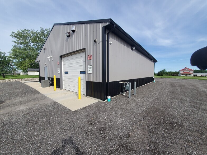 More Photos Of 1579 E Wyandot Ave, Upper Sandusky General Retail For Sale