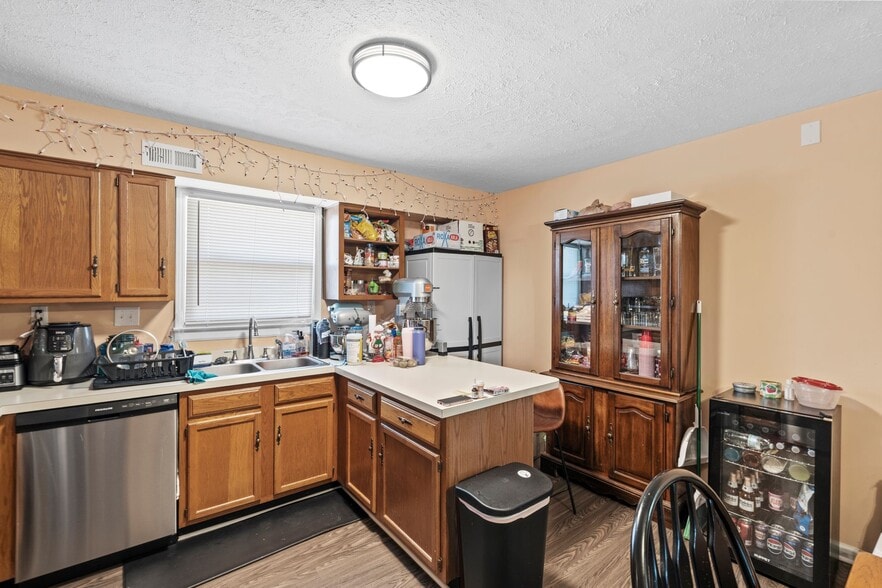 More Photos Of 808 Bypass Rd, Winchester Freestanding For Sale