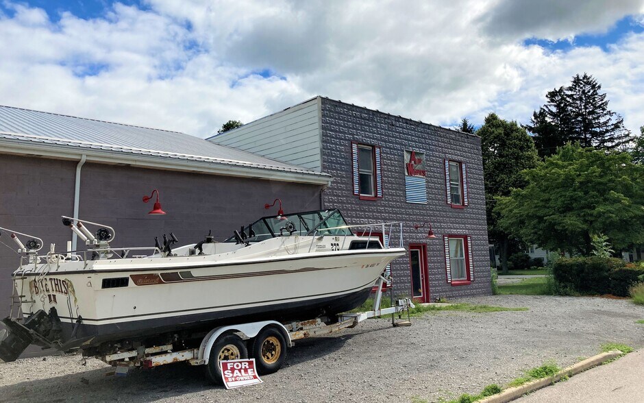 More Photos Of 670 Sherman, Geneva Flex For Sale