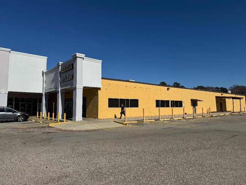 More Photos Of 1906-1908 N Frazier St, Conroe Health Club For Lease