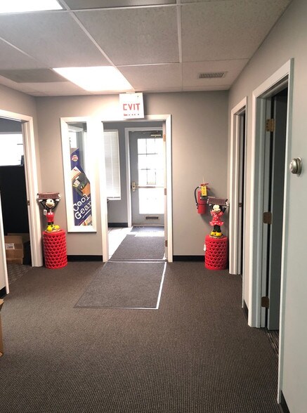 More Photos Of 3424-3426 N Old Arlington Heights Rd, Arlington Heights Unknown For Lease