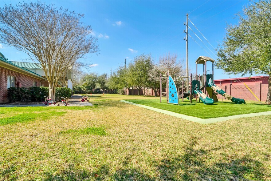 More Photos Of 20417 S University Blvd, Missouri City Schools For Lease