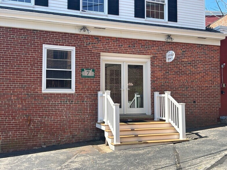 More Photos Of 7 Water St, Amesbury Loft Creative Space For Lease