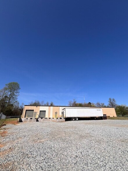 More Photos Of 1585 Gable St, High Point Warehouse For Lease