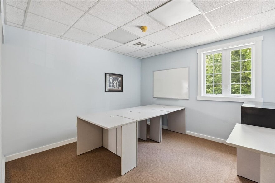 More Photos Of 10 Mystic Ln, Malvern Loft Creative Space For Sale