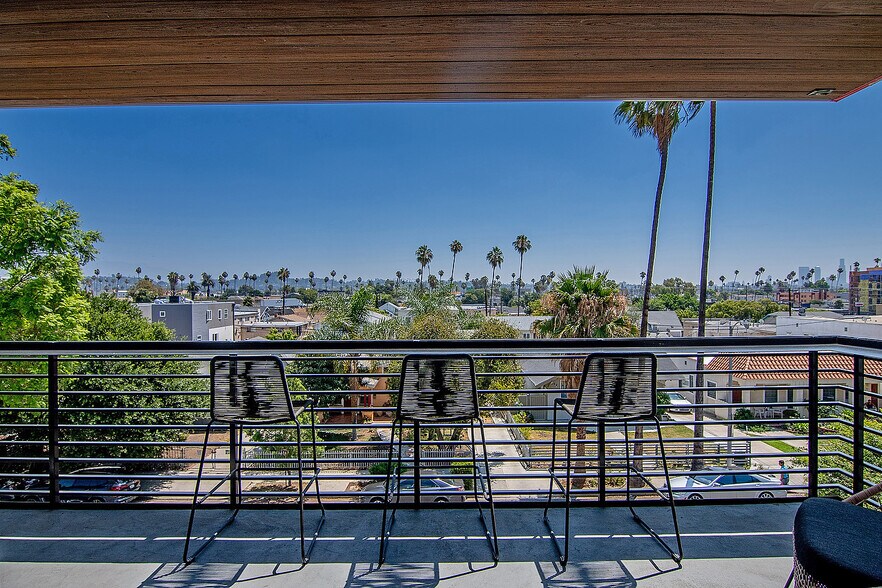 More Photos Of 811 N Harvard Blvd, Los Angeles Multifamily For Sale