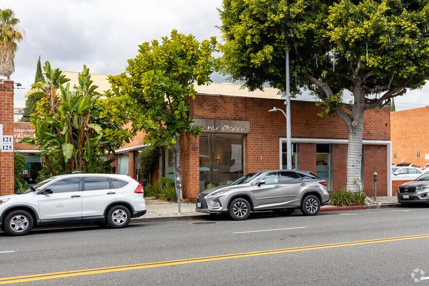 Primary Photo Of 127-131 N Robertson Blvd, Beverly Hills Storefront Retail Office For Lease
