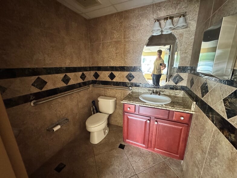 More Photos Of 4333 Silver Star Rd, Orlando Warehouse For Sale