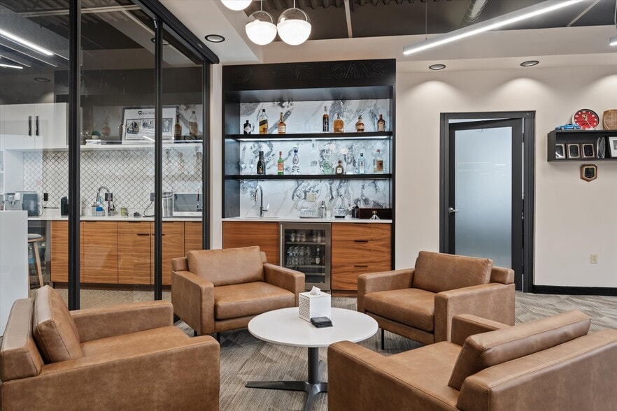 More Photos Of 29444 Northwestern Hwy, Southfield Office For Sale