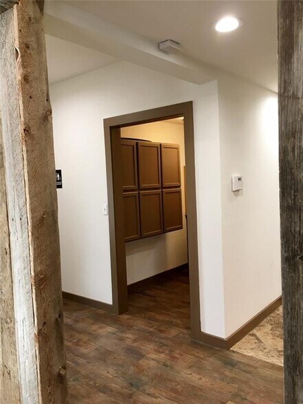 More Photos Of 302 E Milam St, Round Rock Office For Lease