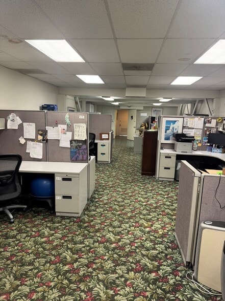 More Photos Of 711 W 17th St, Costa Mesa Light Manufacturing For Sale