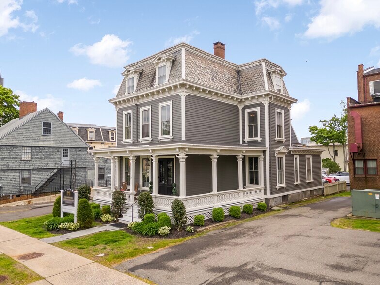 More Photos Of 27 Pleasant St, Middletown Office For Sale