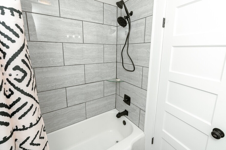 More Photos Of 1300 Illinois St, Mobile Multifamily For Sale