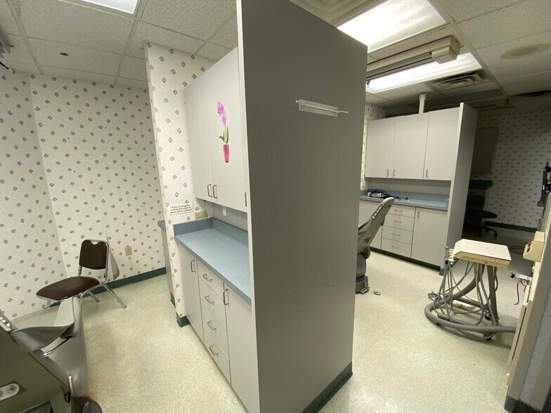 More Photos Of 1320 S Green Bay Rd, Mount Pleasant Medical For Lease