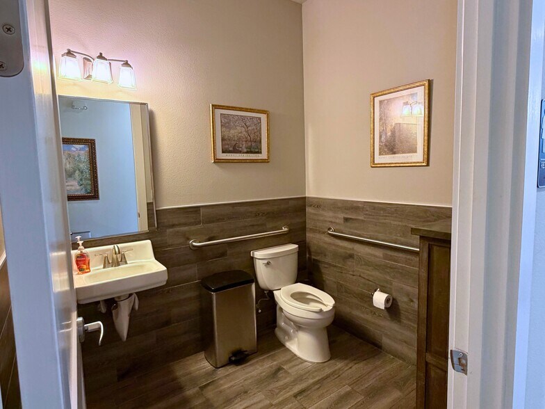 More Photos Of 3309 Forest Creek Dr, Round Rock Office For Sale