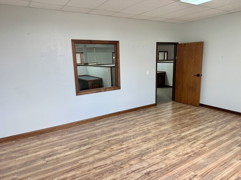 More Photos Of 641 Lincoln Way W, Massillon Showroom For Lease