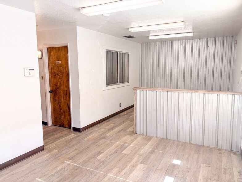 More Photos Of 16788 Smoke Tree St, Hesperia Service For Sale