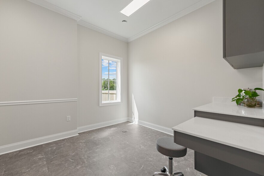 More Photos Of 1102 Apollo rd, Scott Office Residential For Lease