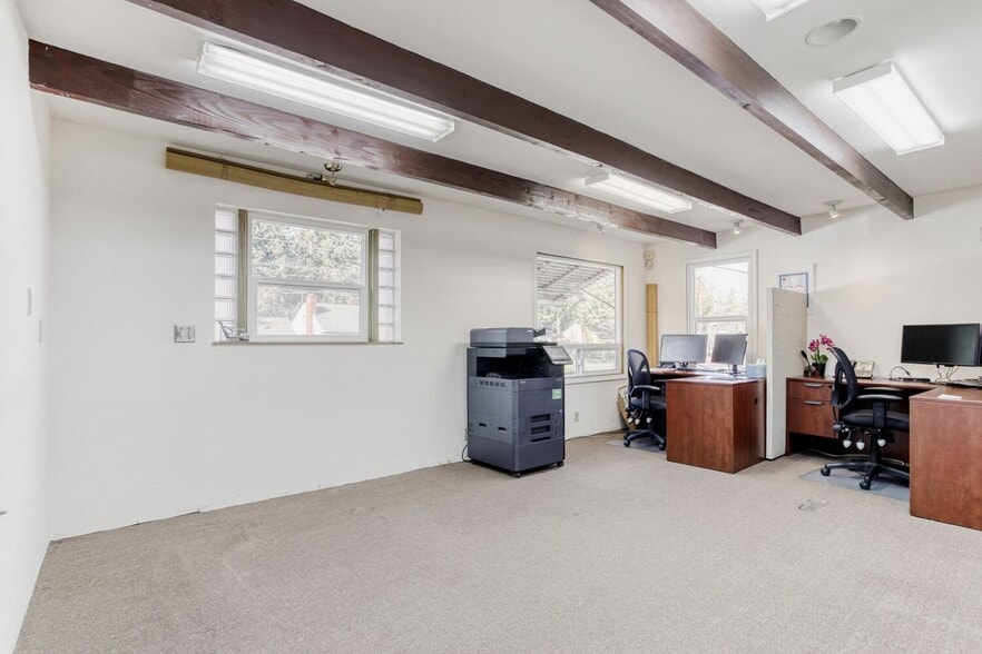 More Photos Of 2020 NE 102nd Ave, Portland Medical For Sale