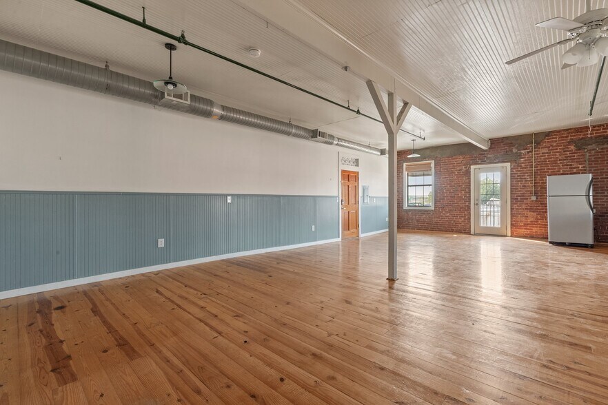 More Photos Of 116-118 N Main St, Sand Springs Storefront Retail Residential For Sale