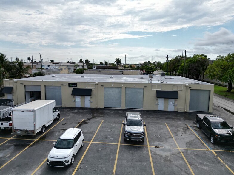 Primary Photo Of 6854 NW 75th St, Medley Warehouse For Lease