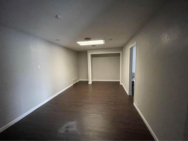 More Photos Of 7235 Glenview Dr, Richland Hills Office For Sale