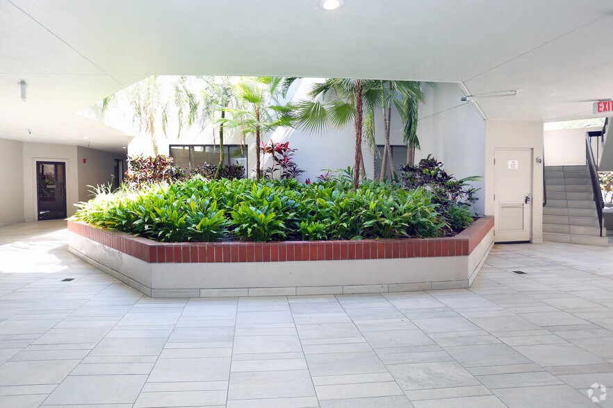 More Photos Of 2454 N McMullen Booth Rd, Clearwater Loft Creative Space For Lease