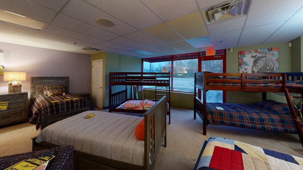 More Photos Of 2013 N 13th St, Rogers Freestanding For Sale