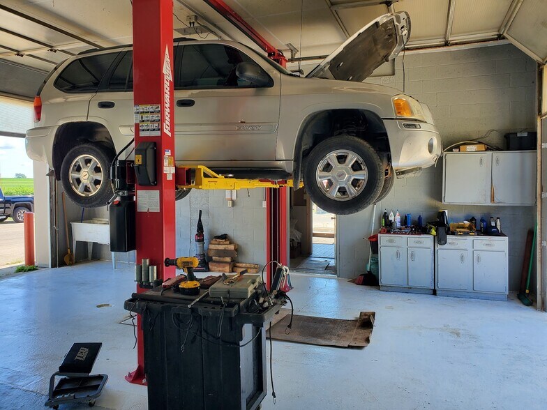 More Photos Of 243 Spring St, Highland Carwash For Lease