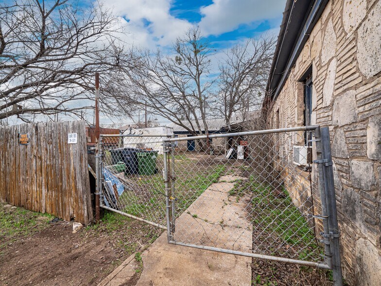 More Photos Of 201 S Highway 183, Leander Flex For Sale