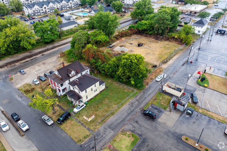 More Photos Of 2151 5th Ave REAR, Huntington Storefront Retail Office For Lease