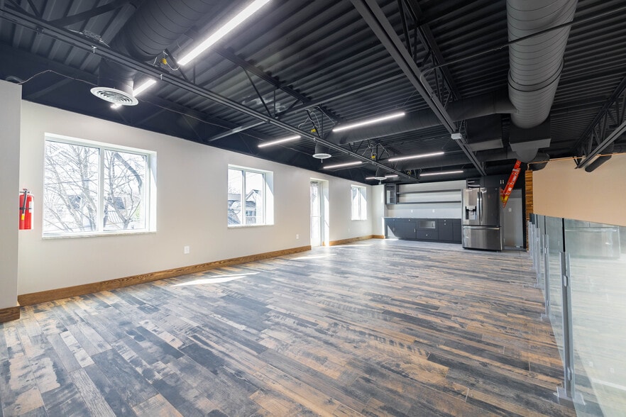 More Photos Of 311 W University Dr, Rochester Freestanding For Lease