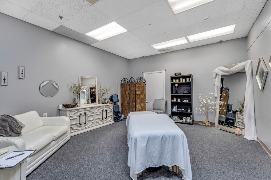 More Photos Of 1510 Stuart Rd, Cleveland Flex For Sale