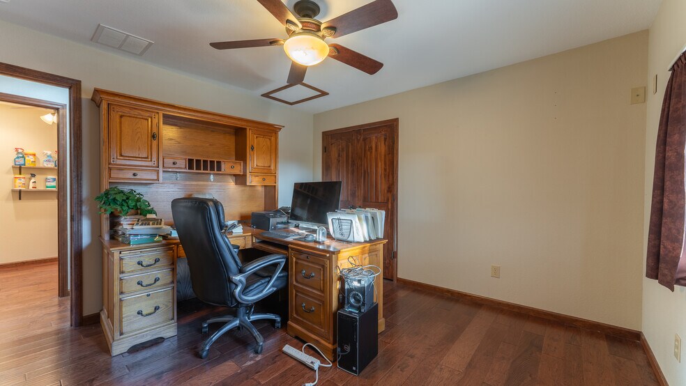 More Photos Of 283 Broken Post, Richland Specialty For Sale