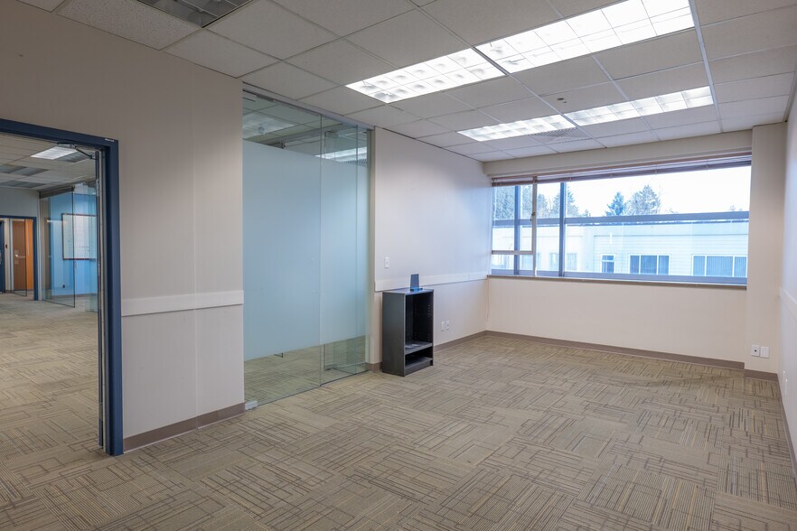 More Photos Of 422 6th St, New Westminster Loft Creative Space For Lease