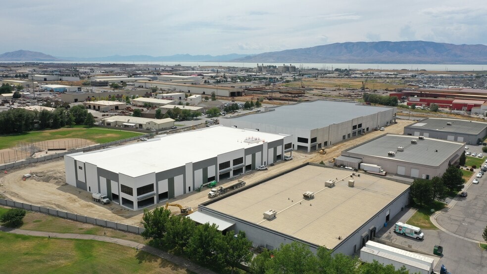 More Photos Of 310 N Genevea Rd, Lindon Unknown For Lease