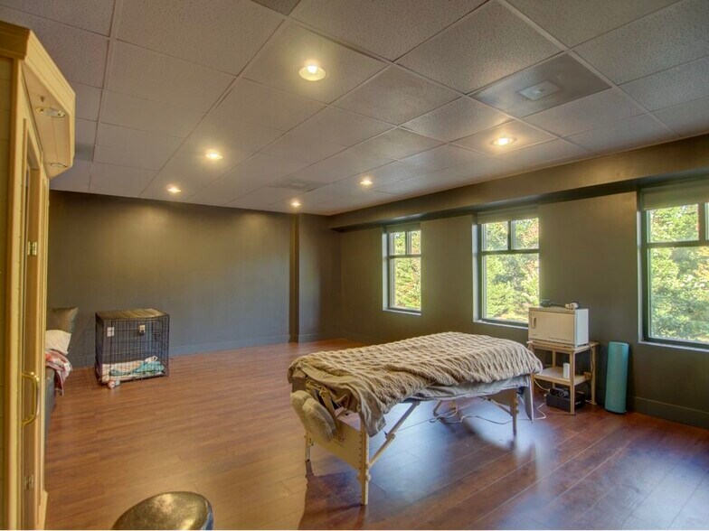 More Photos Of 1000 Van Buren Ave, Indian Trail Flex For Lease