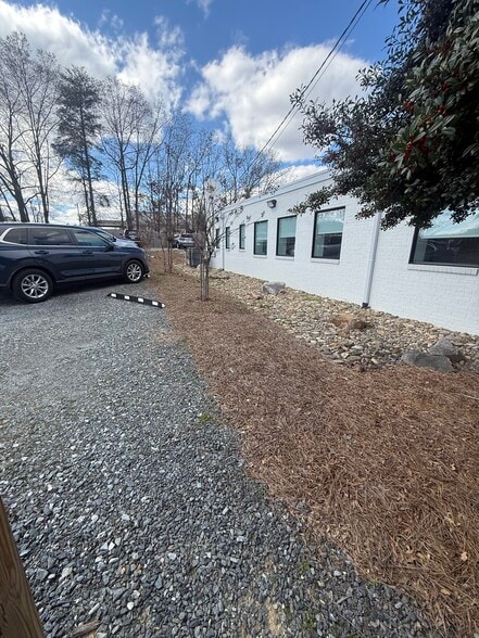 More Photos Of 1027 Arnold St, Greensboro Office For Lease