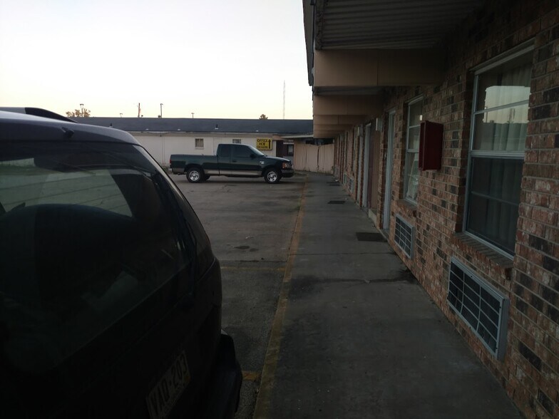 More Photos Of 310 Highway 65, Dumas Hotel For Sale