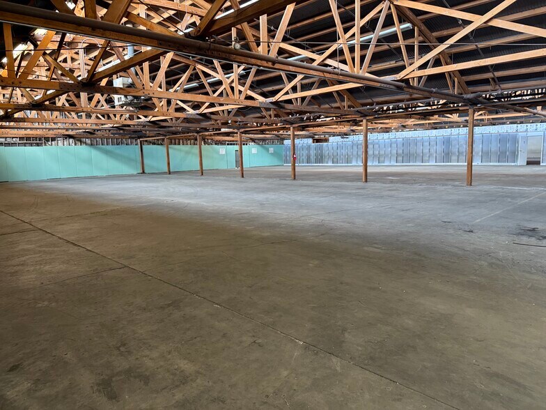 More Photos Of 2300 E Curry St, Long Beach Warehouse For Lease