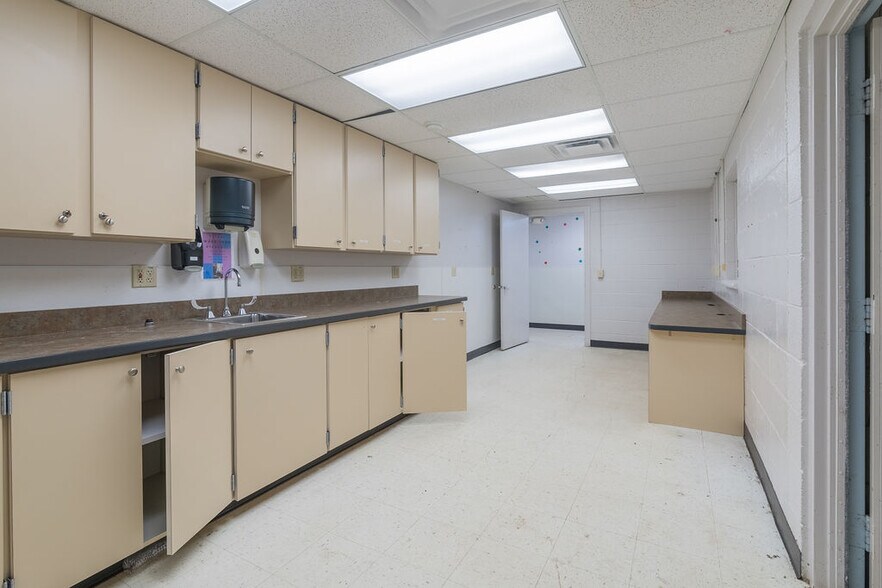 More Photos Of 525 S. Wilson St., Vinita Medical For Sale