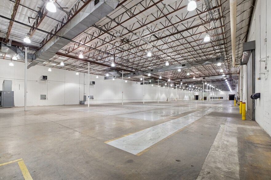More Photos Of 8100 Kempwood Dr, Houston Manufacturing For Lease