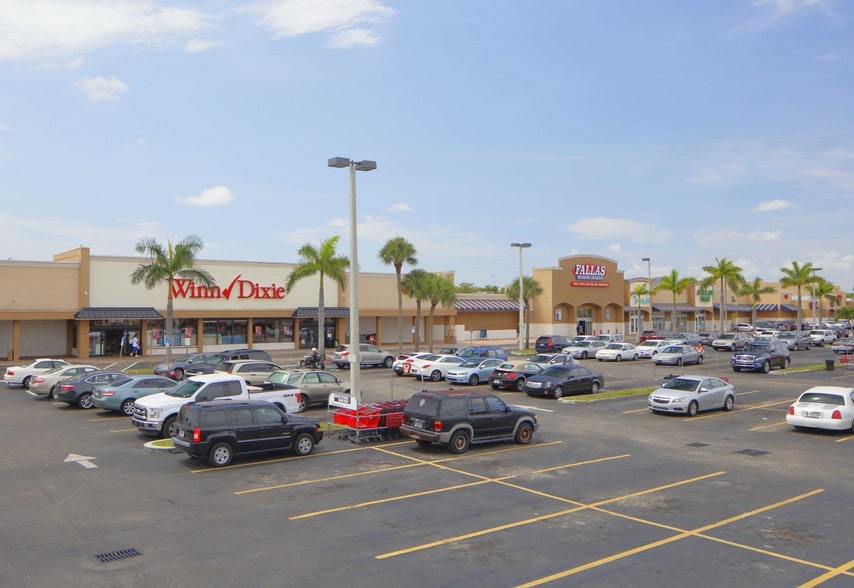 More Photos Of 850-980 Ives Dairy Rd, Miami Storefront For Lease