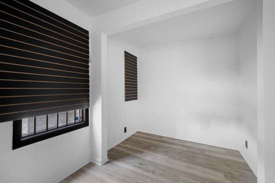 More Photos Of 7798 Foothill Blvd, Tujunga Freestanding For Sale