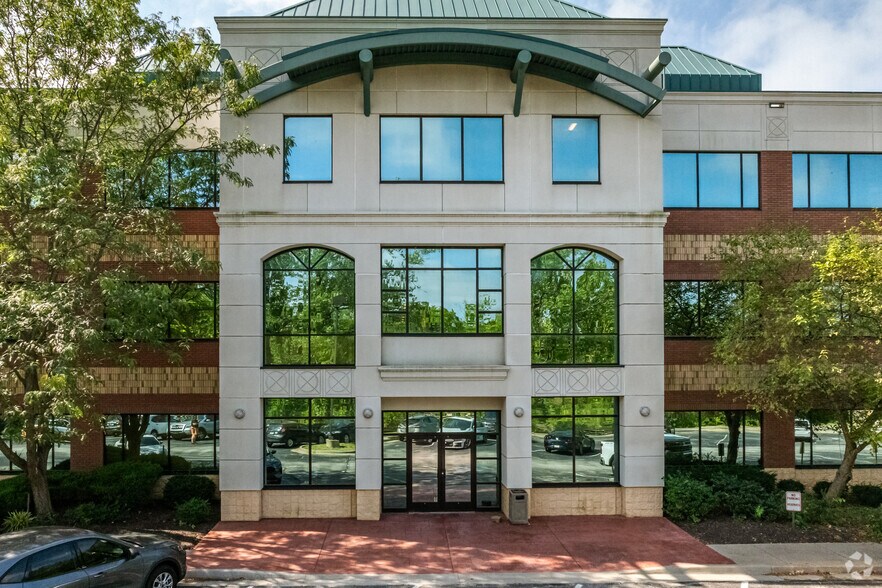 More Photos Of 4770 N Belleview Ave, Kansas City Office For Sale