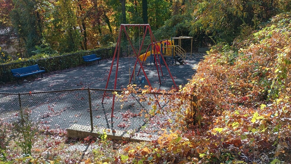 More Photos Of 94 Spruce St, Yonkers Apartments For Sale