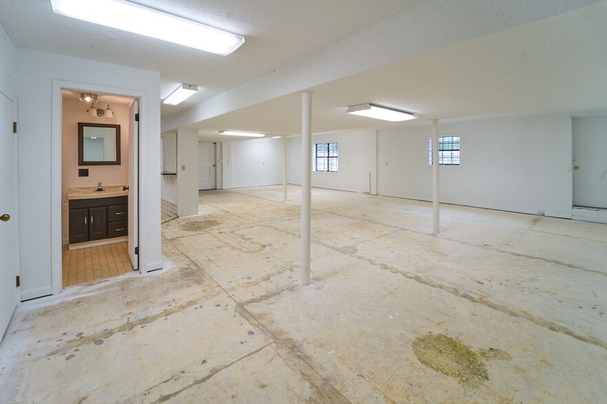 More Photos Of 10022 Rutledge Pike, Knoxville Medical For Sale