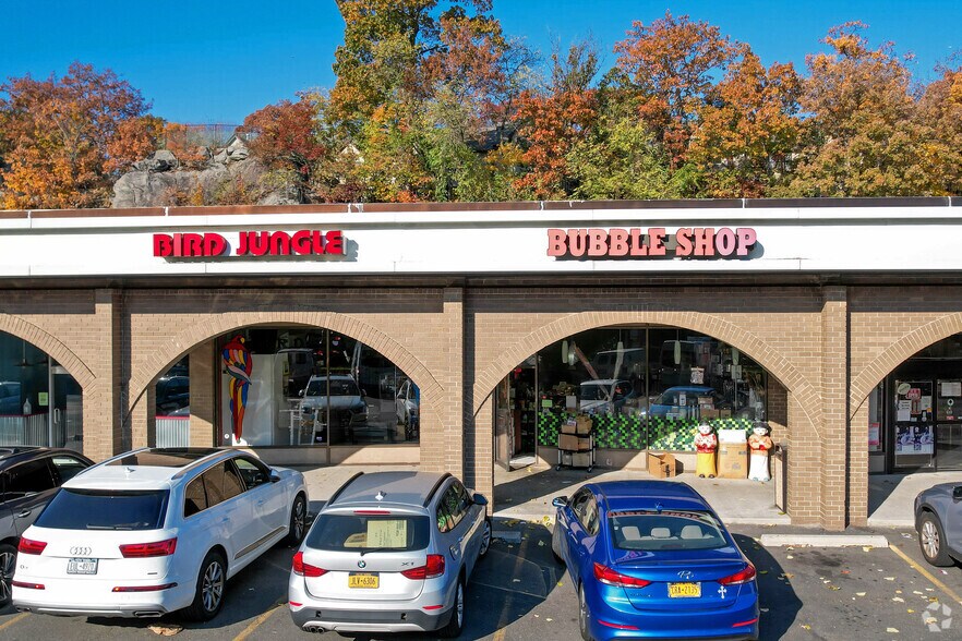 More Photos Of 365 Central Park Ave, Scarsdale Storefront For Lease